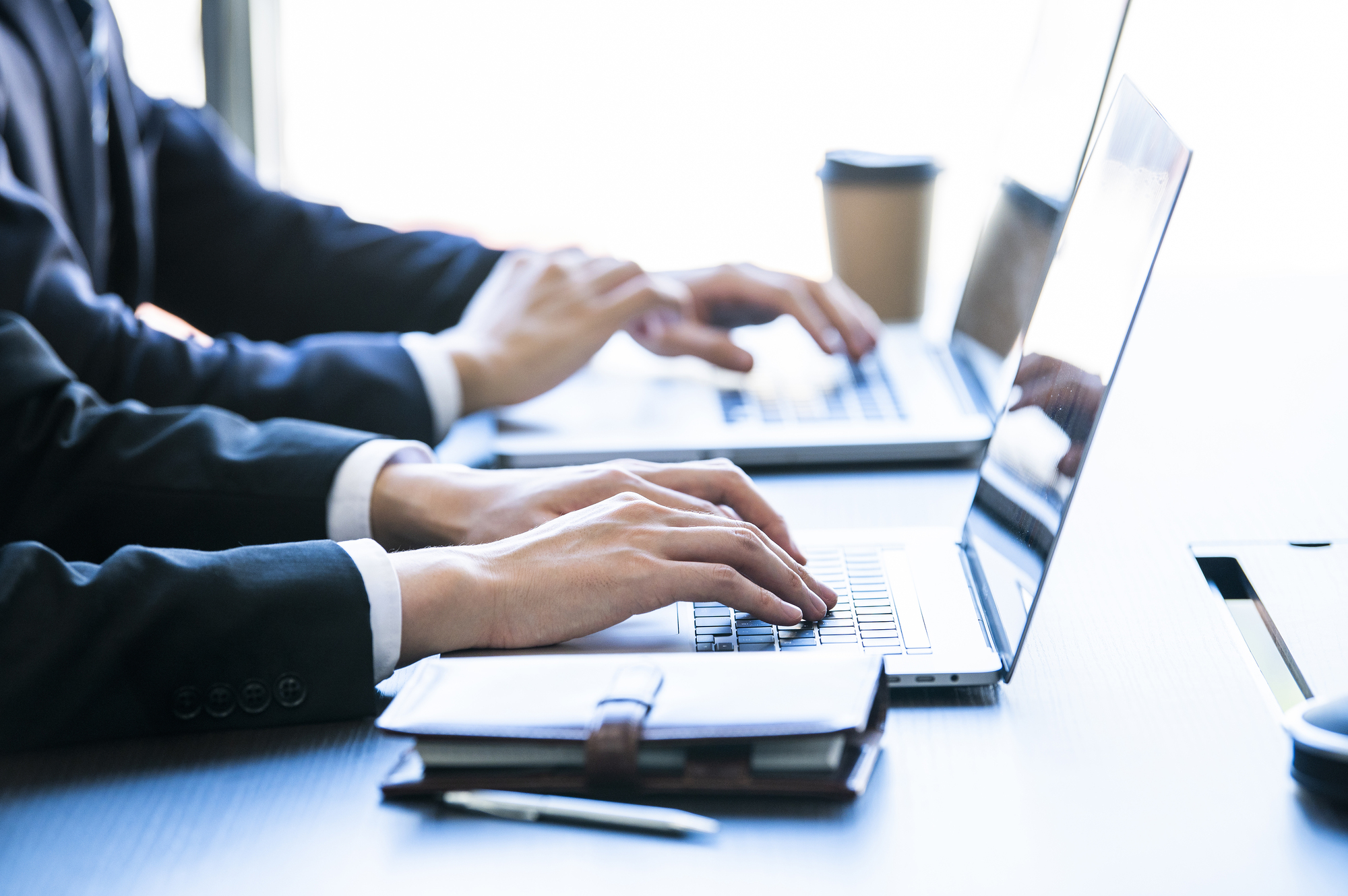 【2025最新】AI契約書レビュー比較15選！料金・機能を徹底解説