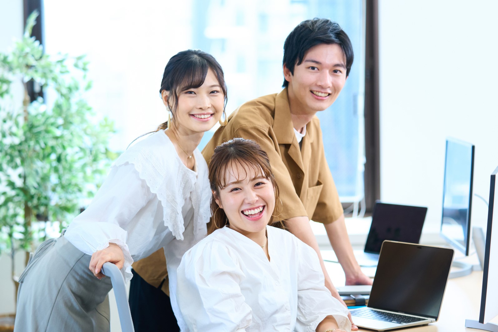 【2026年最新】総務DXの事例と進め方｜受付・電話・ワークフローを変えるSaaSツール14選