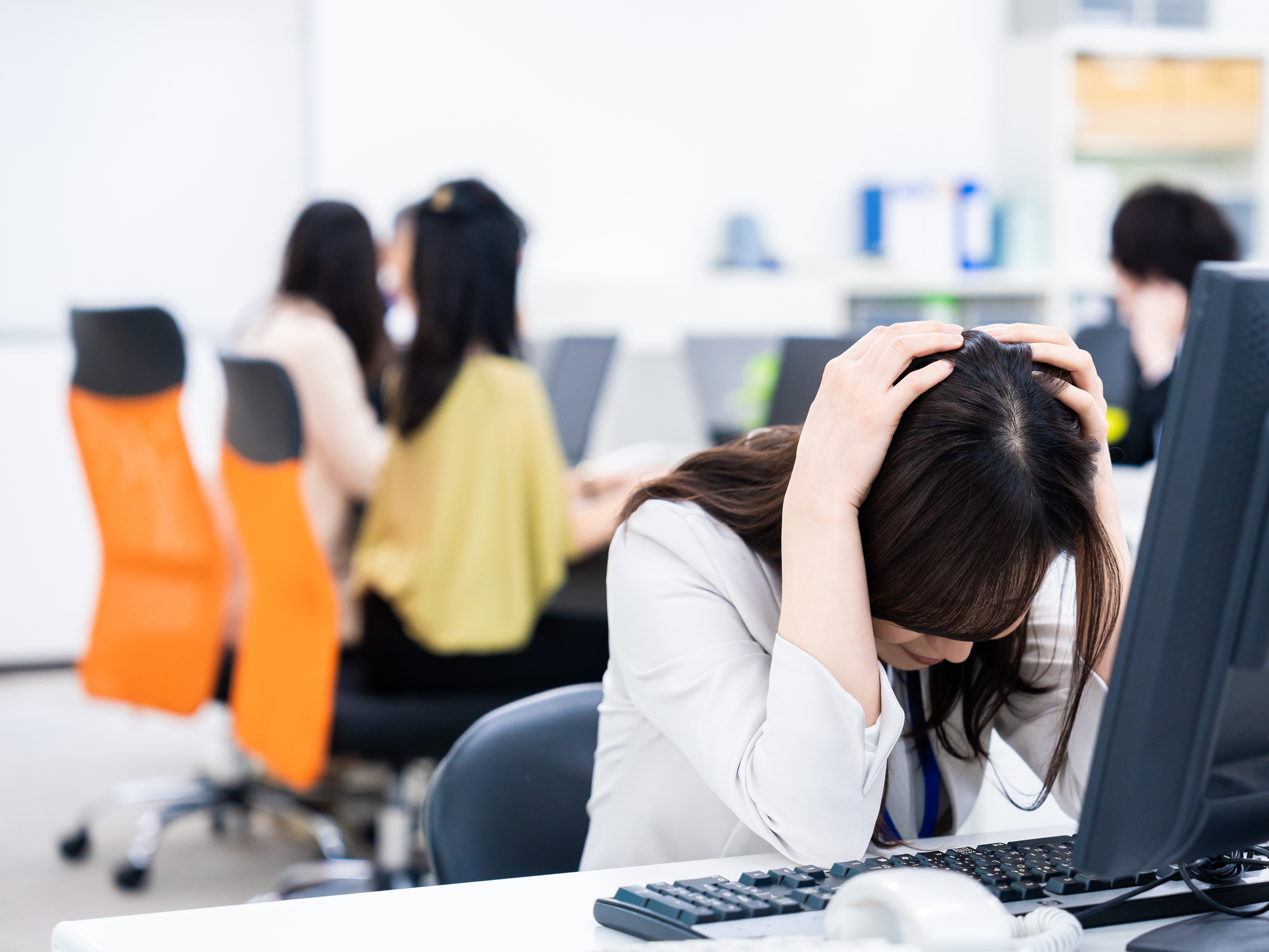 経理の人材不足はなぜ深刻化しているのか｜原因・リスクと4つの解決策