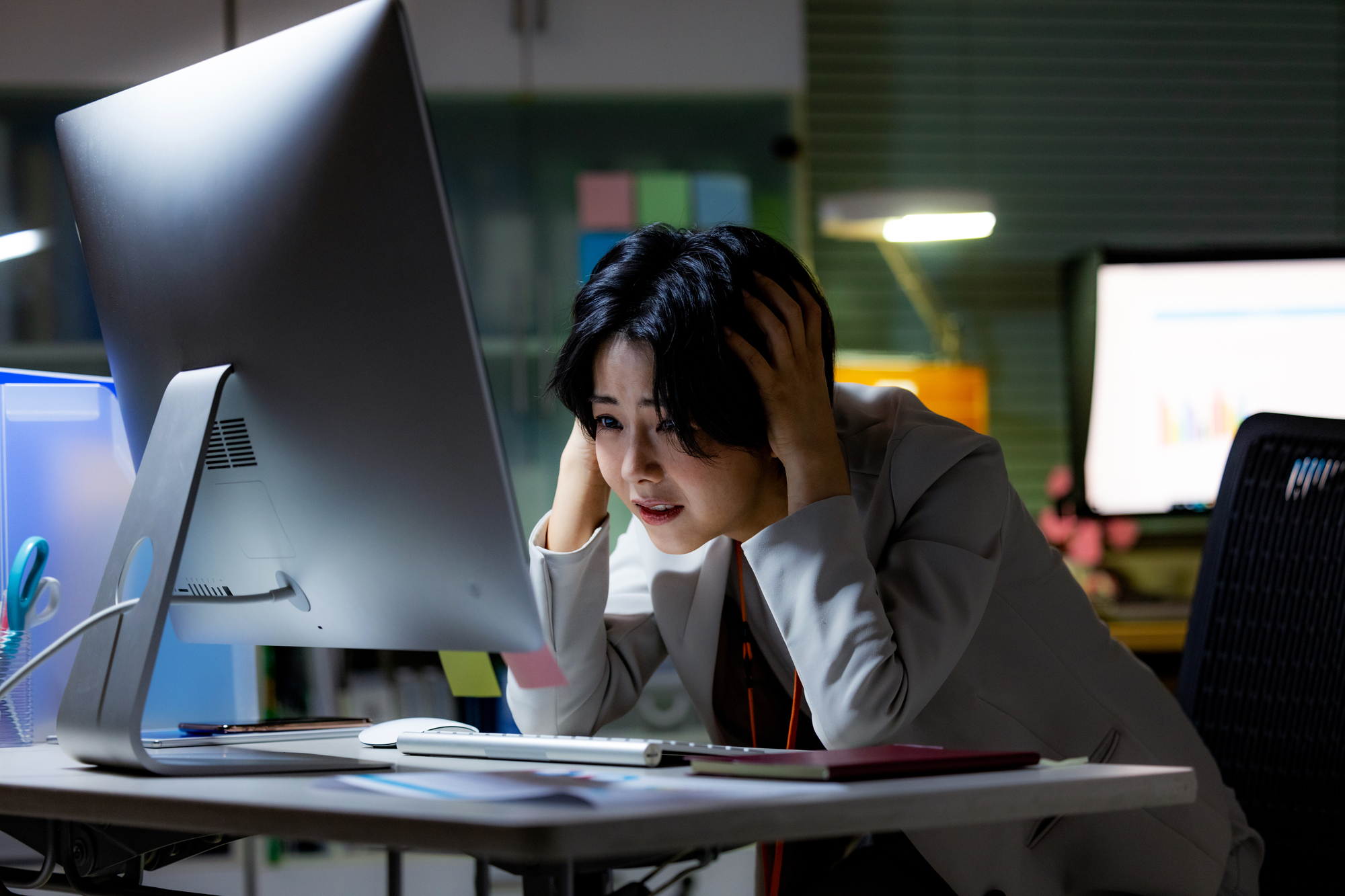 管理部門の業務改善事例｜経理・人事・法務・総務のDX成功パターンとツール8選を解説